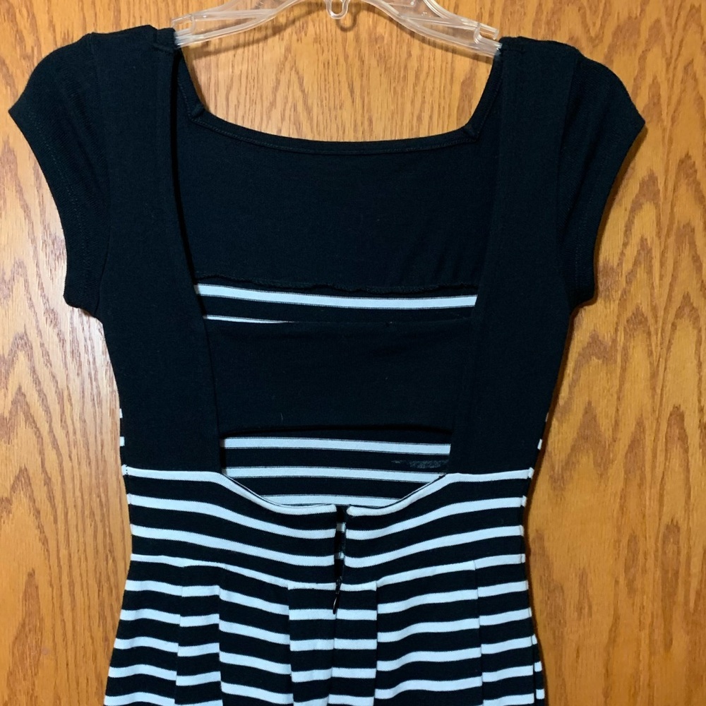 French Connection Cut Out Back Dress - Picture 4 of 6